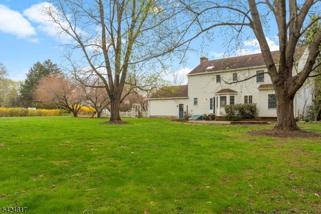 2 Rittenhouse Cir, Raritan Twp., NJ 08822
