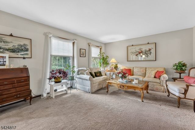 2 Rittenhouse Cir, Raritan Twp., NJ 08822