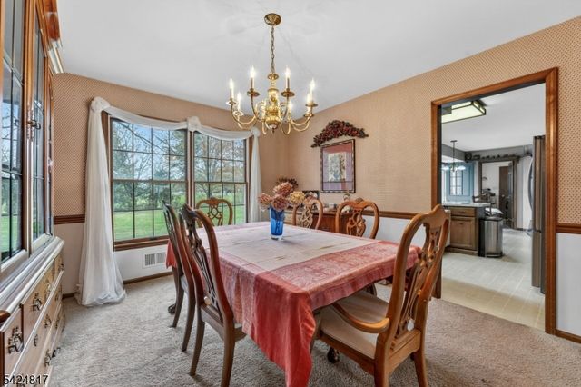 2 Rittenhouse Cir, Raritan Twp., NJ 08822