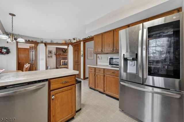 2 Rittenhouse Cir, Raritan Twp., NJ 08822