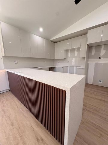 2158 NW 69th St, Miami, FL 33147