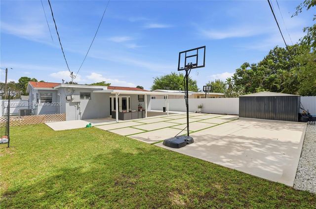 7390 Cleveland St, Hollywood, FL 33024