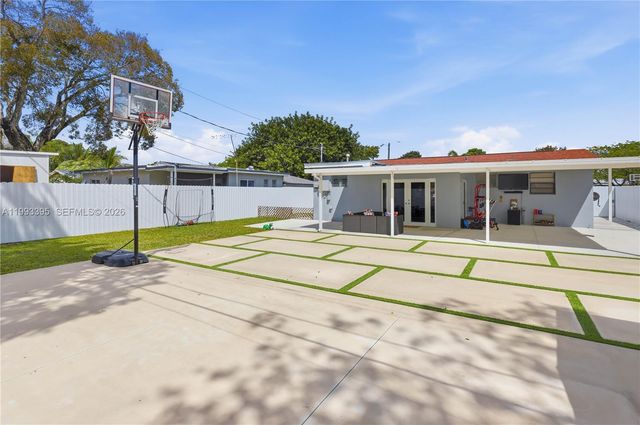 7390 Cleveland St, Hollywood, FL 33024