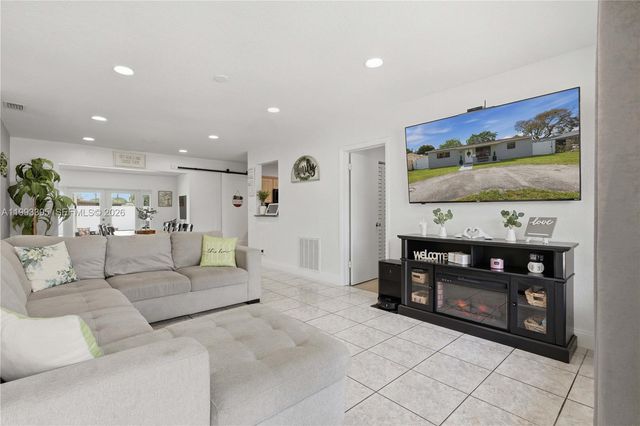 7390 Cleveland St, Hollywood, FL 33024