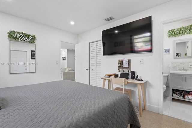 7390 Cleveland St, Hollywood, FL 33024