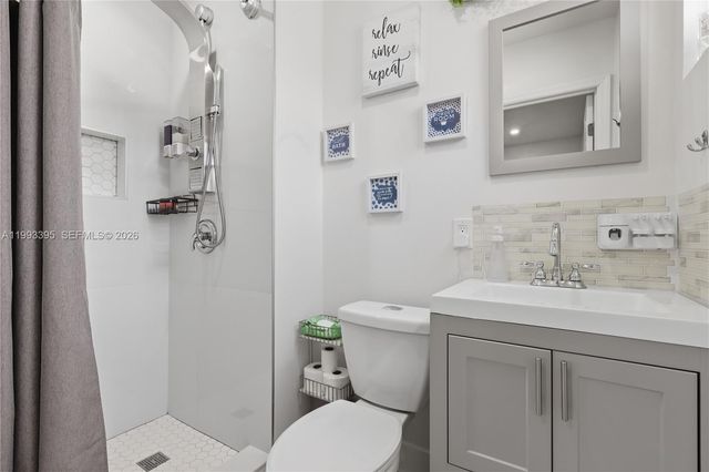 7390 Cleveland St, Hollywood, FL 33024