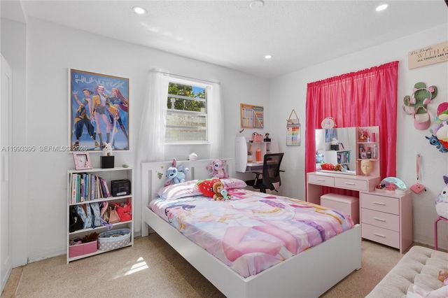 7390 Cleveland St, Hollywood, FL 33024