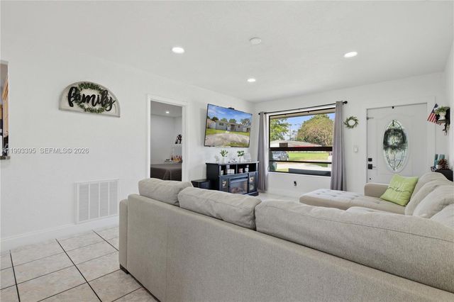 7390 Cleveland St, Hollywood, FL 33024