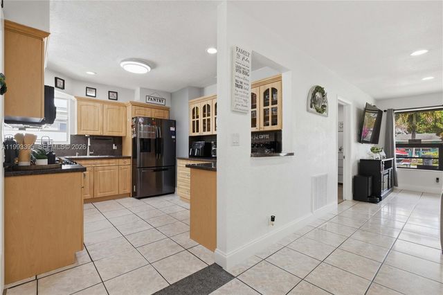 7390 Cleveland St, Hollywood, FL 33024