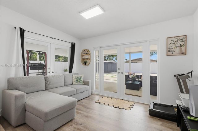 7390 Cleveland St, Hollywood, FL 33024