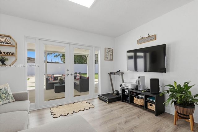 7390 Cleveland St, Hollywood, FL 33024