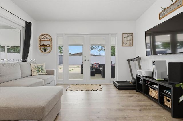 7390 Cleveland St, Hollywood, FL 33024