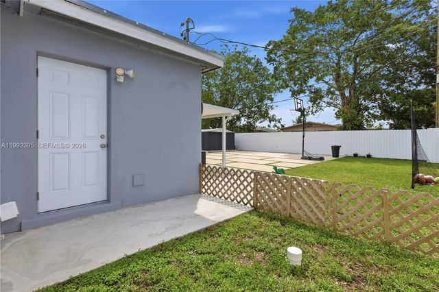 7390 Cleveland St, Hollywood, FL 33024