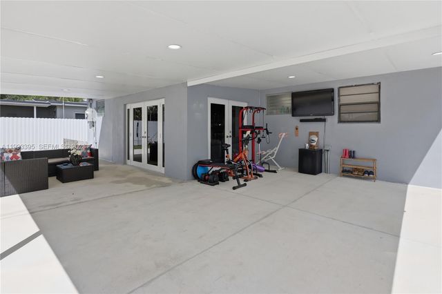 7390 Cleveland St, Hollywood, FL 33024