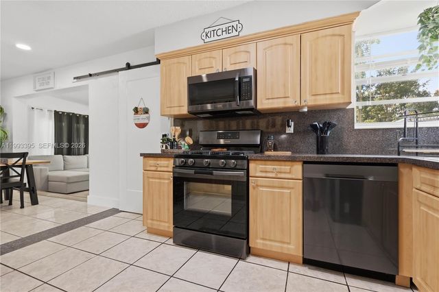 7390 Cleveland St, Hollywood, FL 33024