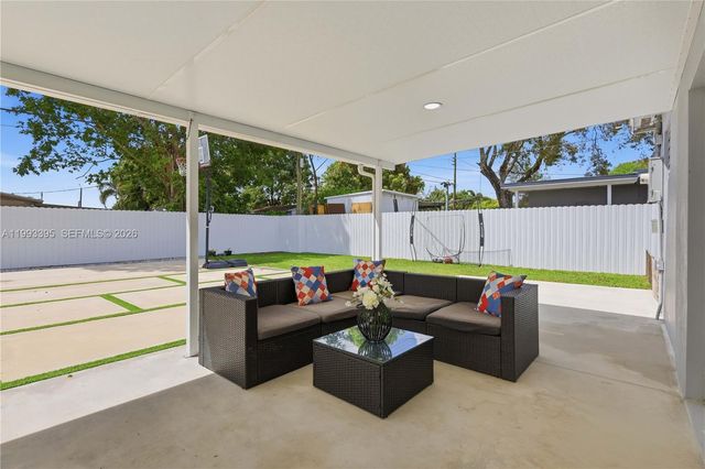 7390 Cleveland St, Hollywood, FL 33024