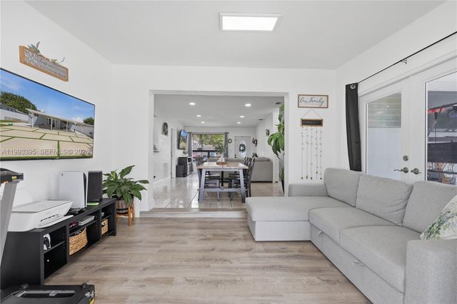 7390 Cleveland St, Hollywood, FL 33024