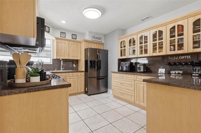 7390 Cleveland St, Hollywood, FL 33024