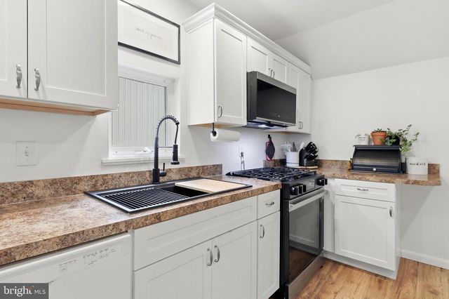 6179 YORK RD, Spring Grove, PA 17362