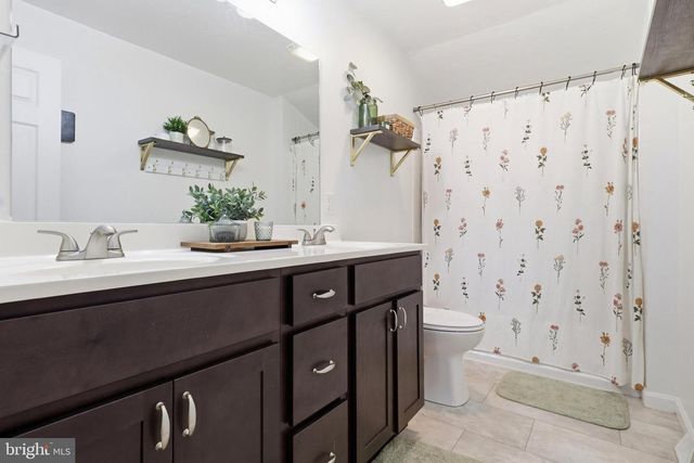 6179 YORK RD, Spring Grove, PA 17362
