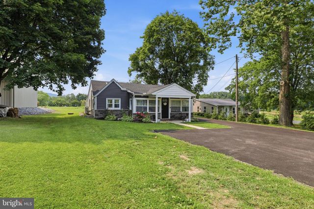 6179 YORK RD, Spring Grove, PA 17362