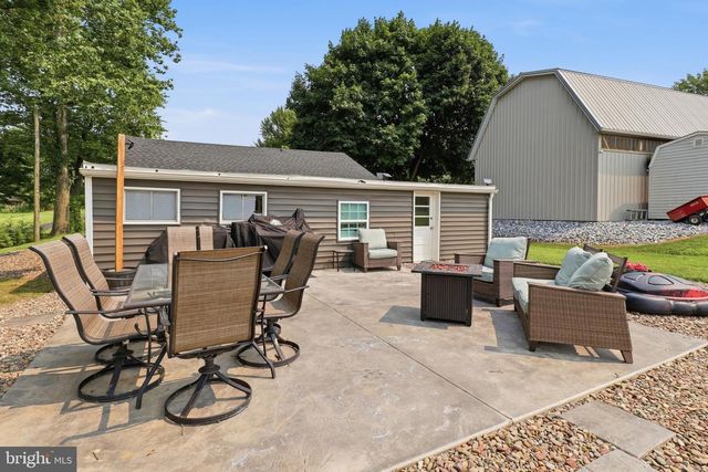 6179 YORK RD, Spring Grove, PA 17362