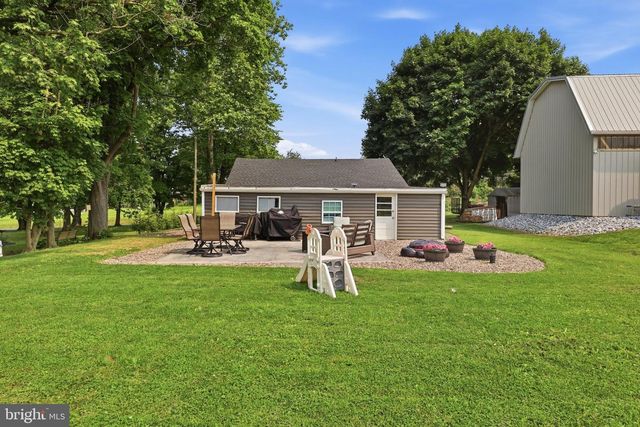 6179 YORK RD, Spring Grove, PA 17362