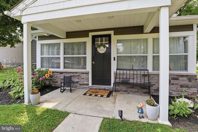 6179 YORK RD, Spring Grove, PA 17362