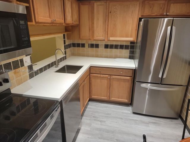 8635 NW 8th Street 116, Miami, FL 33126