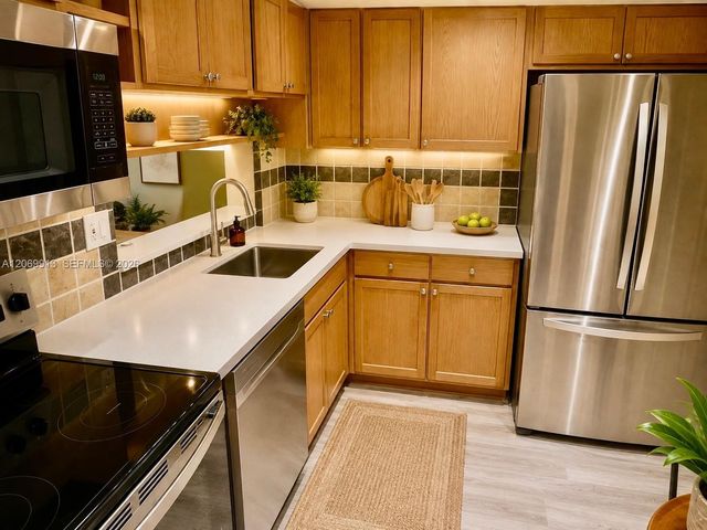 8635 NW 8th Street 116, Miami, FL 33126