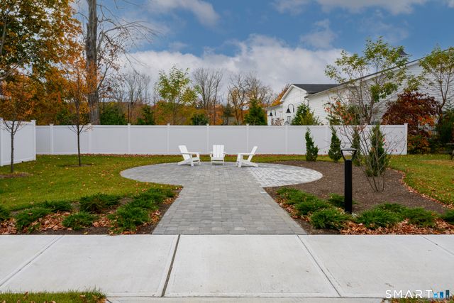 138 Boston Post Road 17, East Lyme, CT 06333