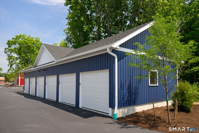 138 Boston Post Road 17, East Lyme, CT 06333