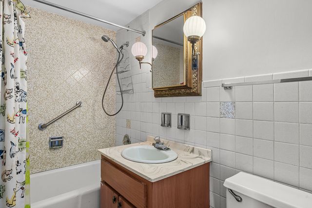 6490 N Northwest Highway 5F, Chicago, IL 60631