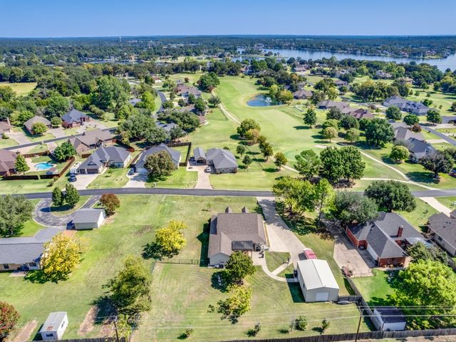 206 Cocopa Drive, Lake Kiowa, TX 76240
