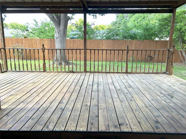 215 Springpark Drive, Arlington, TX 76014