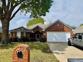 215 Springpark Drive, Arlington, TX 76014