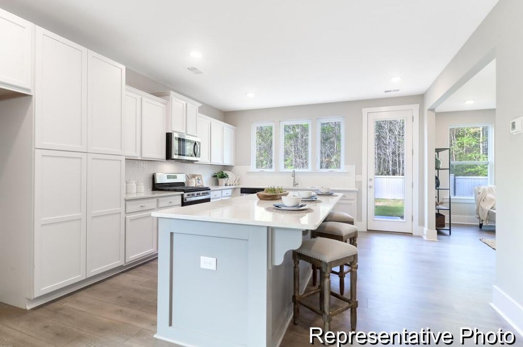 Image 5 of property listing at 1002 Hooded Warbler Way Cc3-6-1p, Ravenel, SC 29470