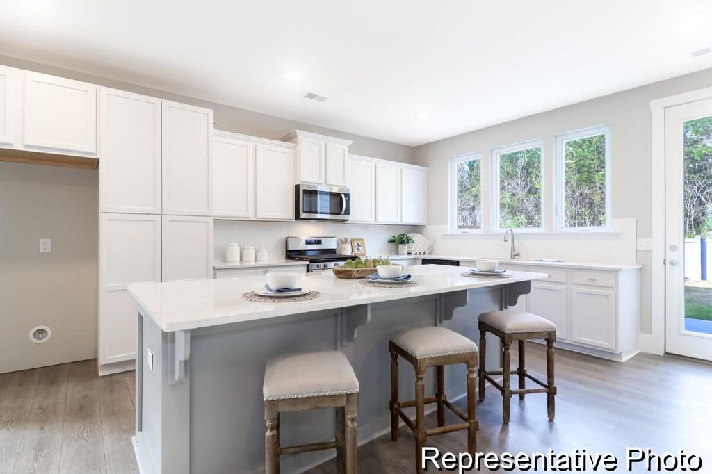 Image 6 of property listing at 1002 Hooded Warbler Way Cc3-6-1p, Ravenel, SC 29470