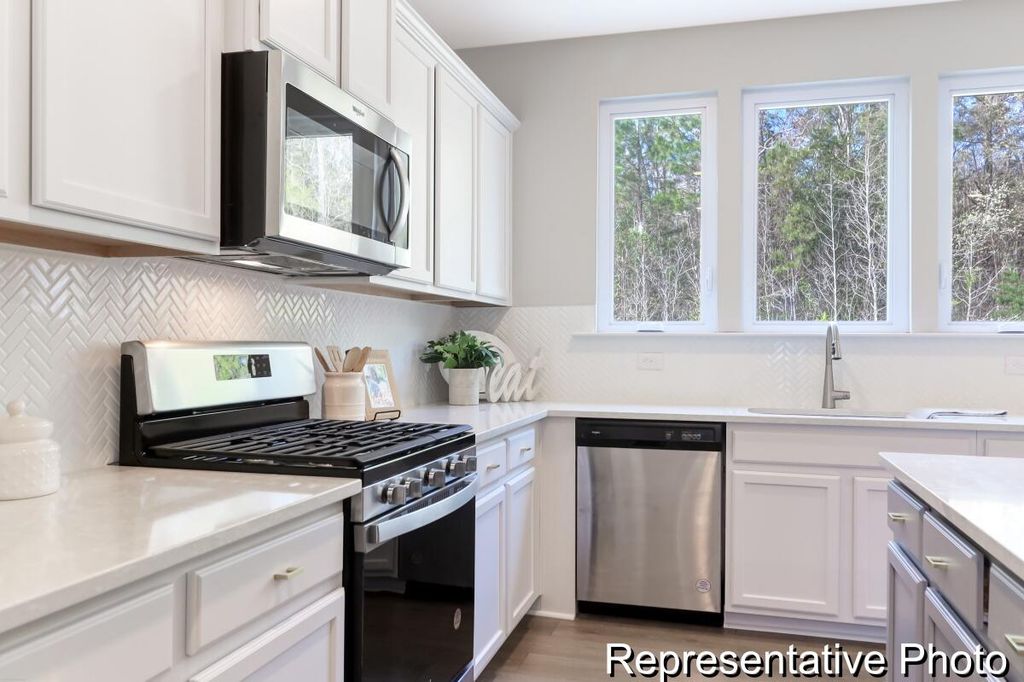 Image 8 of property listing at 1002 Hooded Warbler Way Cc3-6-1p, Ravenel, SC 29470