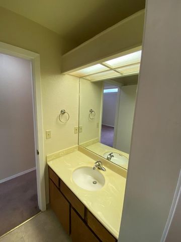 1051 Padre Drive 7, Salinas, CA 93901