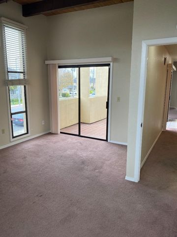 1051 Padre Drive 7, Salinas, CA 93901