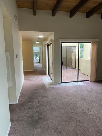 1051 Padre Drive 7, Salinas, CA 93901
