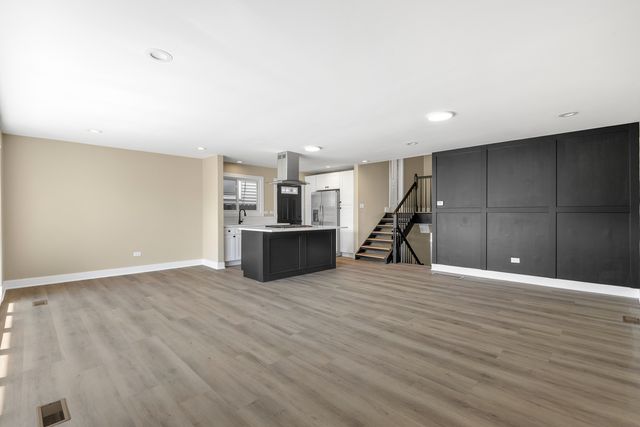 5024 S Lockwood Avenue, Chicago, IL 60638