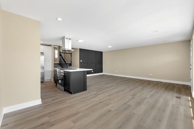 5024 S Lockwood Avenue, Chicago, IL 60638