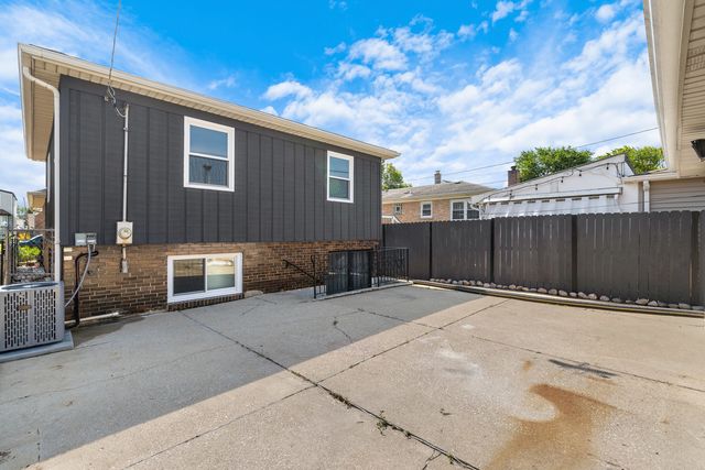 5024 S Lockwood Avenue, Chicago, IL 60638