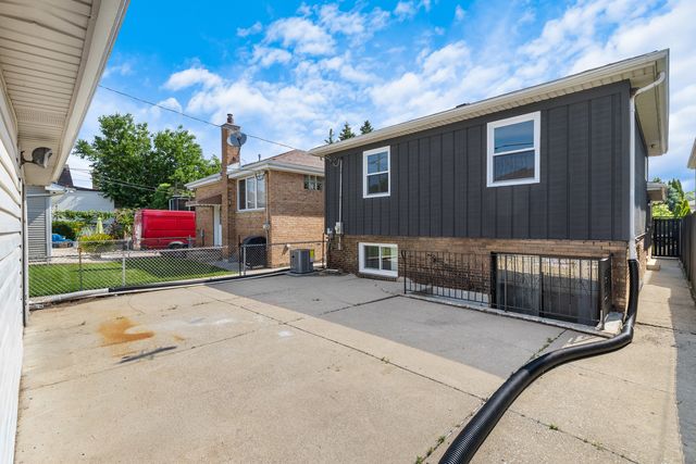 5024 S Lockwood Avenue, Chicago, IL 60638