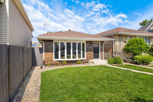 5024 S Lockwood Avenue, Chicago, IL 60638