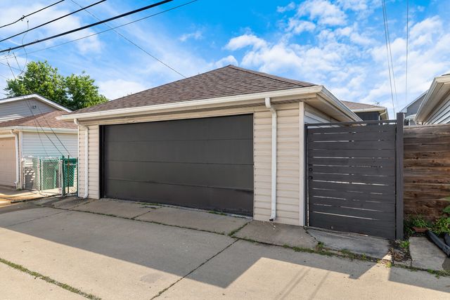 5024 S Lockwood Avenue, Chicago, IL 60638