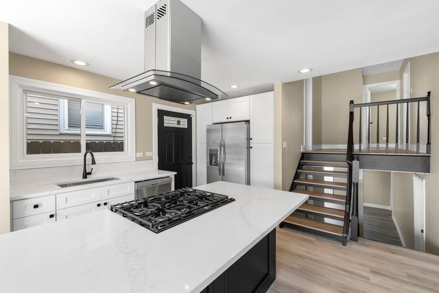 5024 S Lockwood Avenue, Chicago, IL 60638