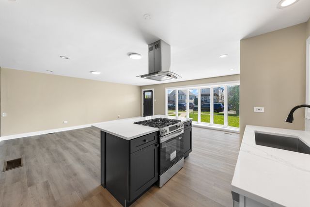5024 S Lockwood Avenue, Chicago, IL 60638